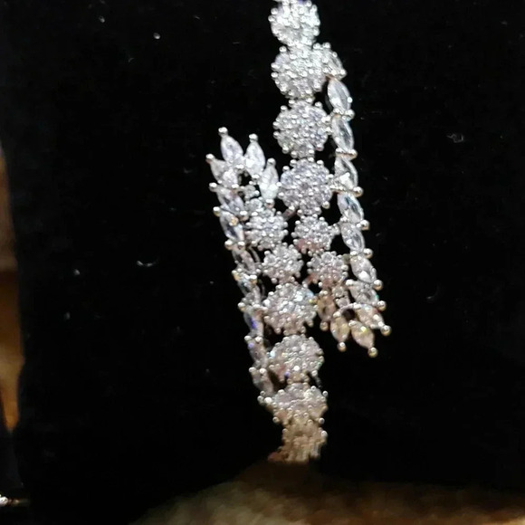 7pc. Unique One-Of-A-Kind Flower Tiara Bridal Set - Picture 5 of 13